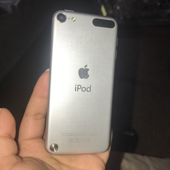 iPod 5th Generation - Picture 2 of 2